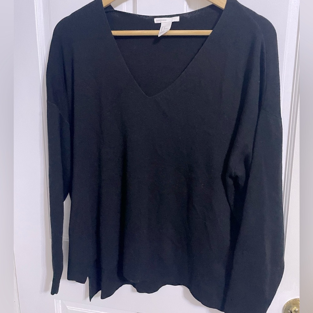 Black pullover v-neck from H&M. Size M. Great Material